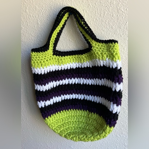 Crocheted Hand Bag ✨ - Picture 7 of 10
